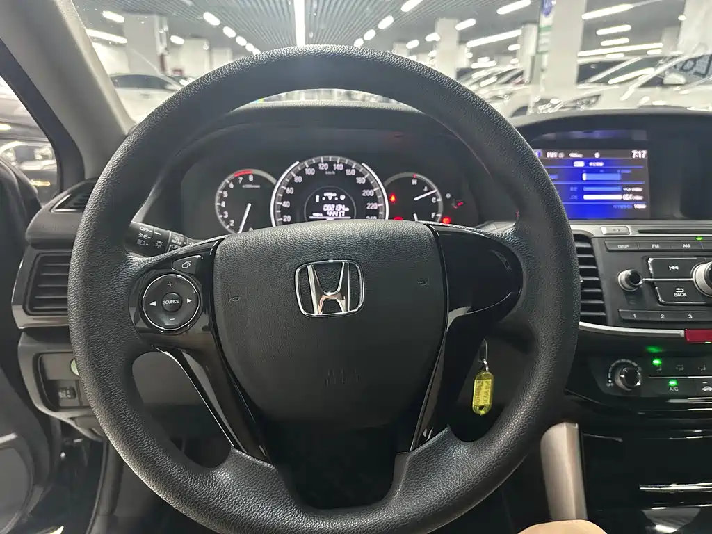 Honda Accord 2017 — фото 13