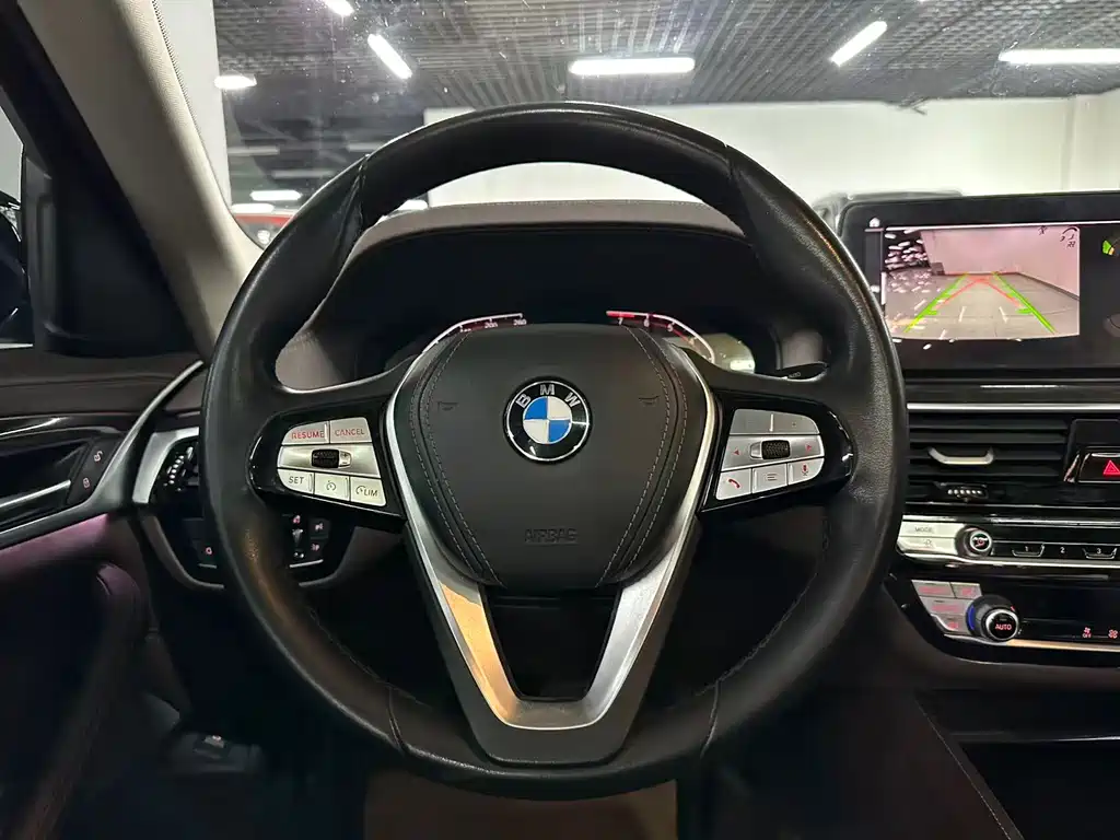 BMW 5 Series 2022 — фото 10