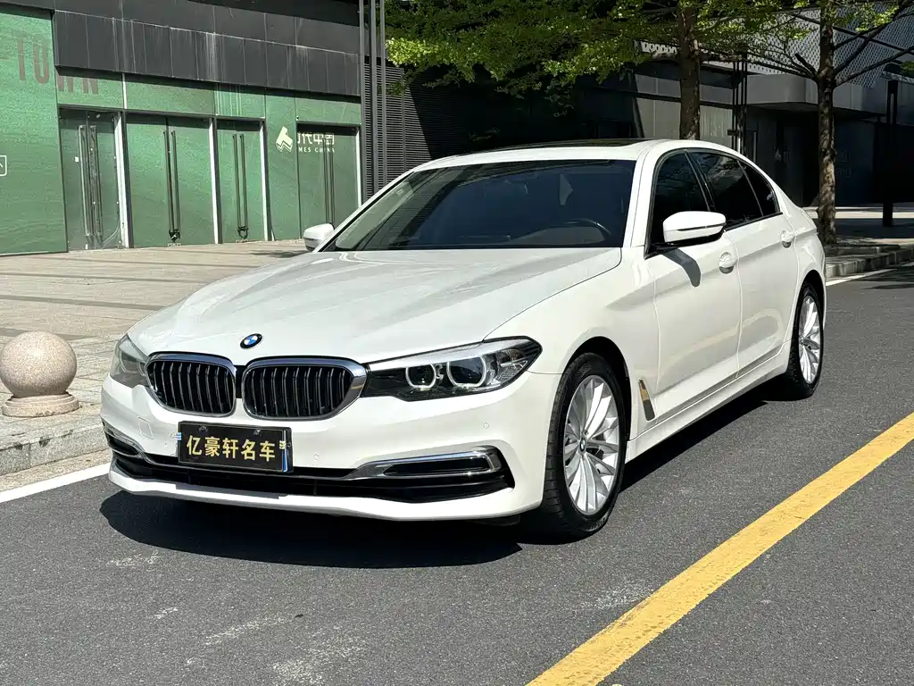 BMW 5 Series 2020 — фото 1