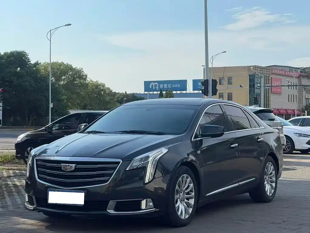 Cadillac XTS 2018 — фото 1
