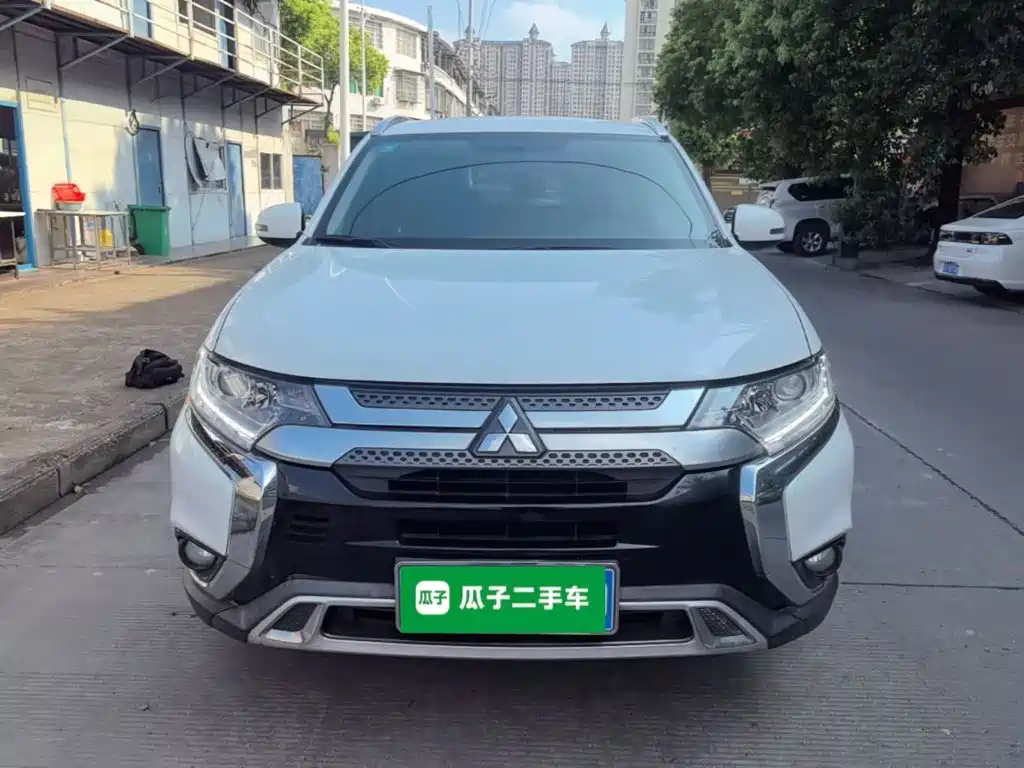 Mitsubishi Outlander 2019 — фото 3