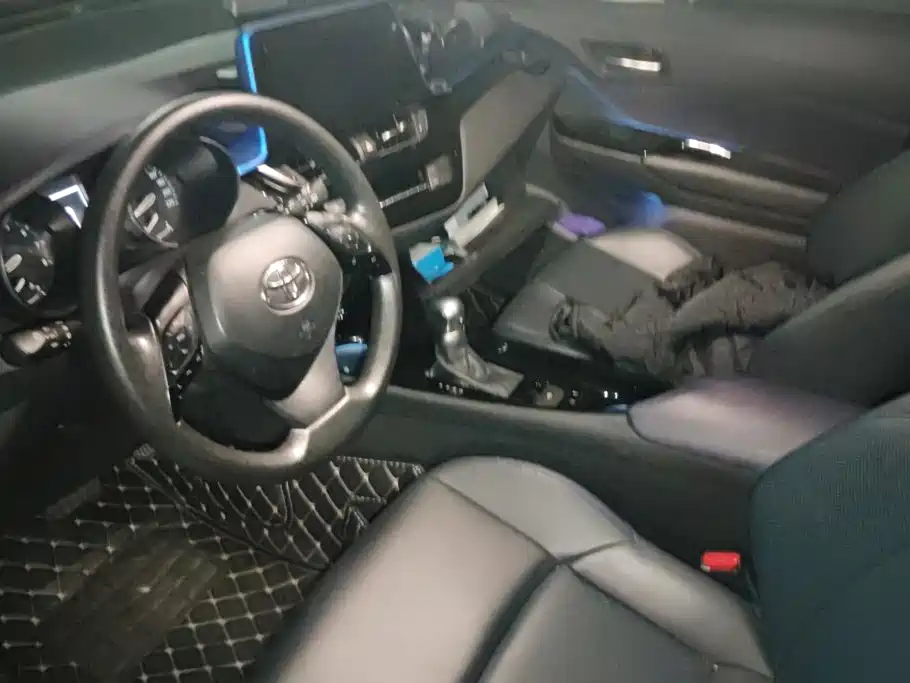 Toyota C-HR 2020 — фото 12