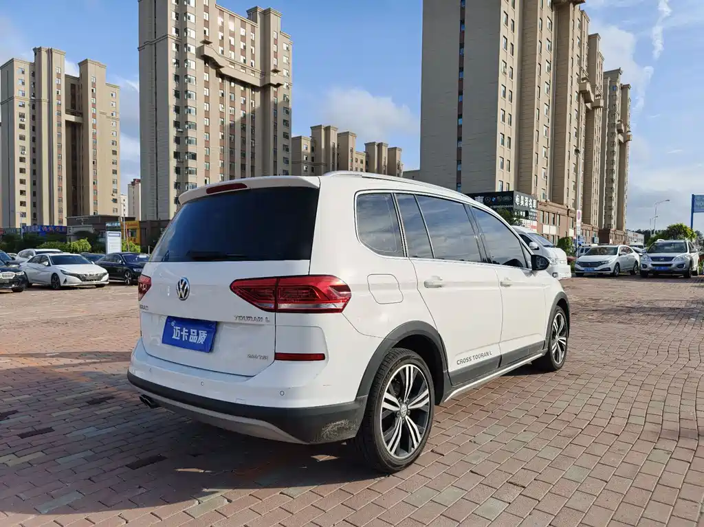 Volkswagen Touran 2020 — фото 11