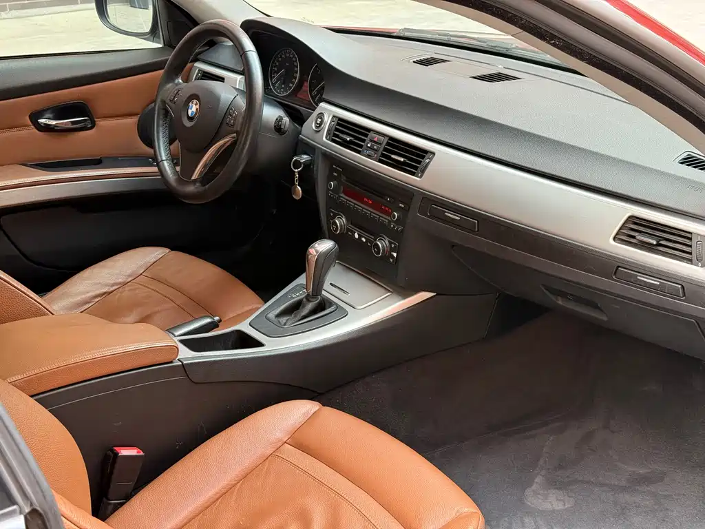BMW 3 Series 2011 — фото 13