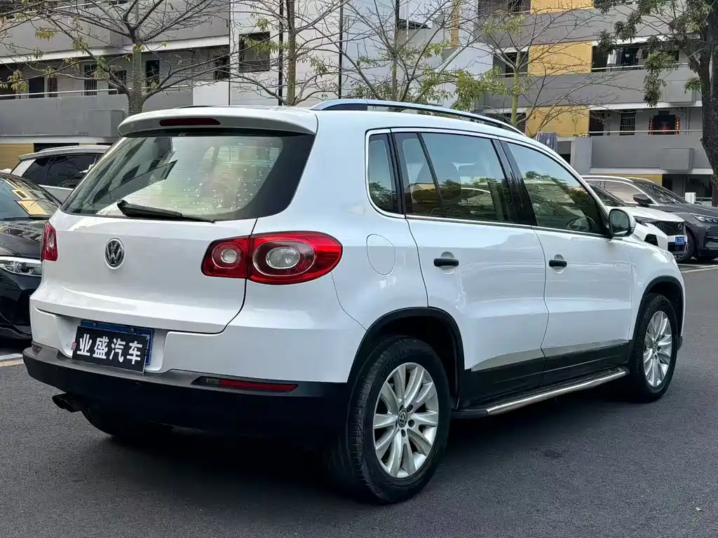 Volkswagen Tiguan 2012 — фото 3