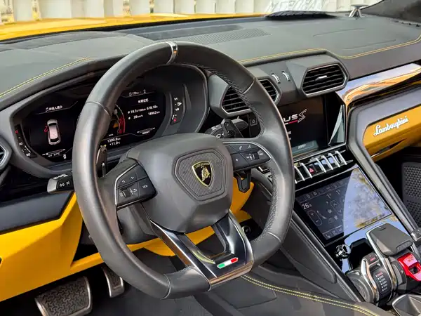 Lamborghini Urus 2024