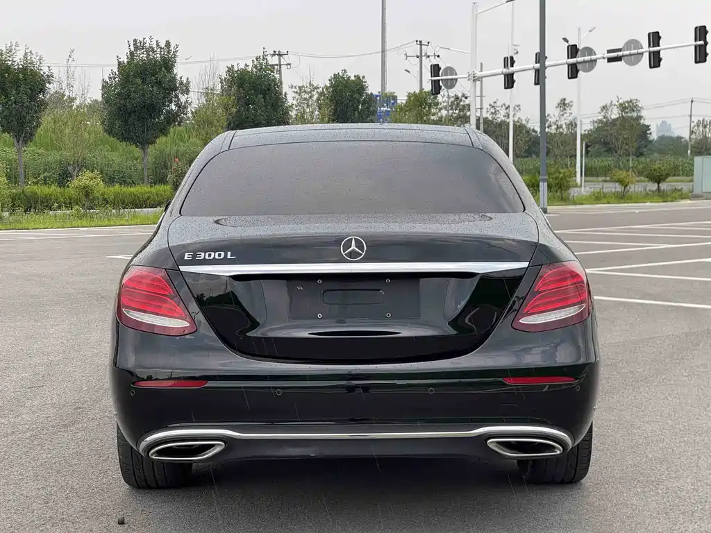 Mercedes-Benz E-Class 2019 — фото 15