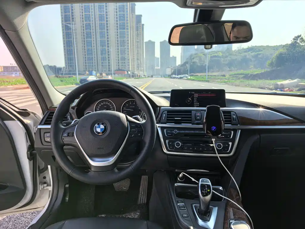 BMW 3 Series 2015 — фото 12