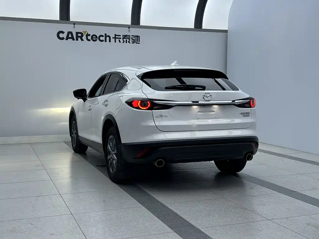 Mazda CX-4 2023 — фото 11