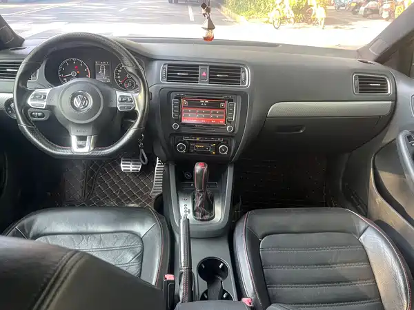 Volkswagen Sagitar 2015
