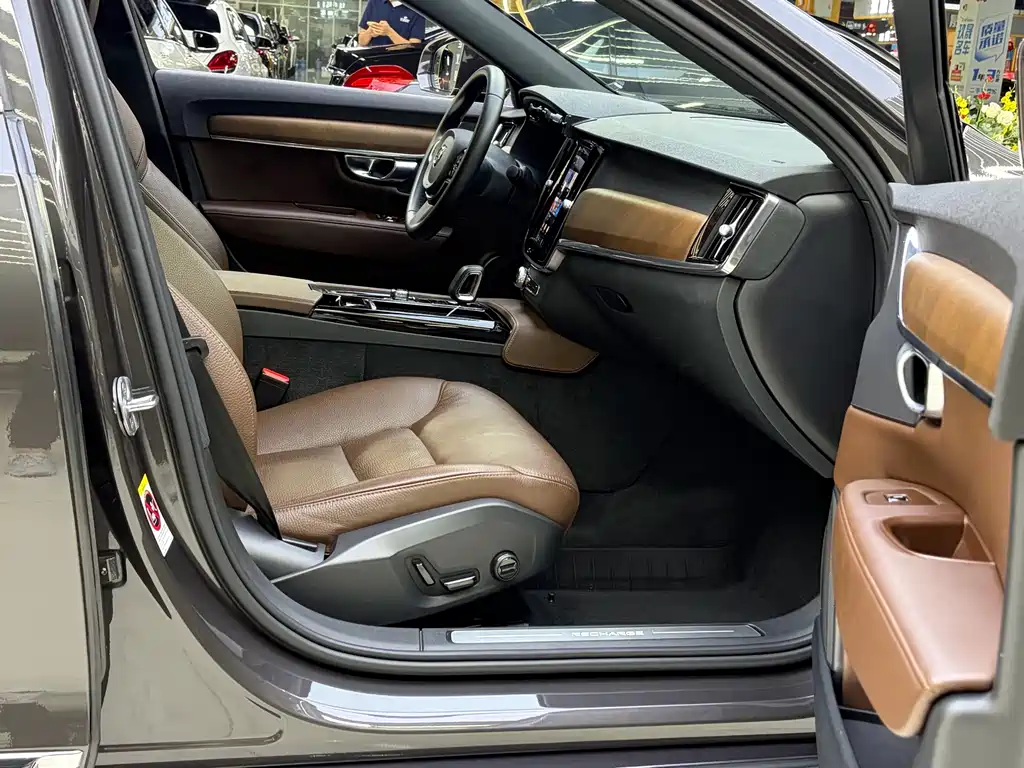 Volvo S90 Plug-In Hybrid 2023 — фото 11