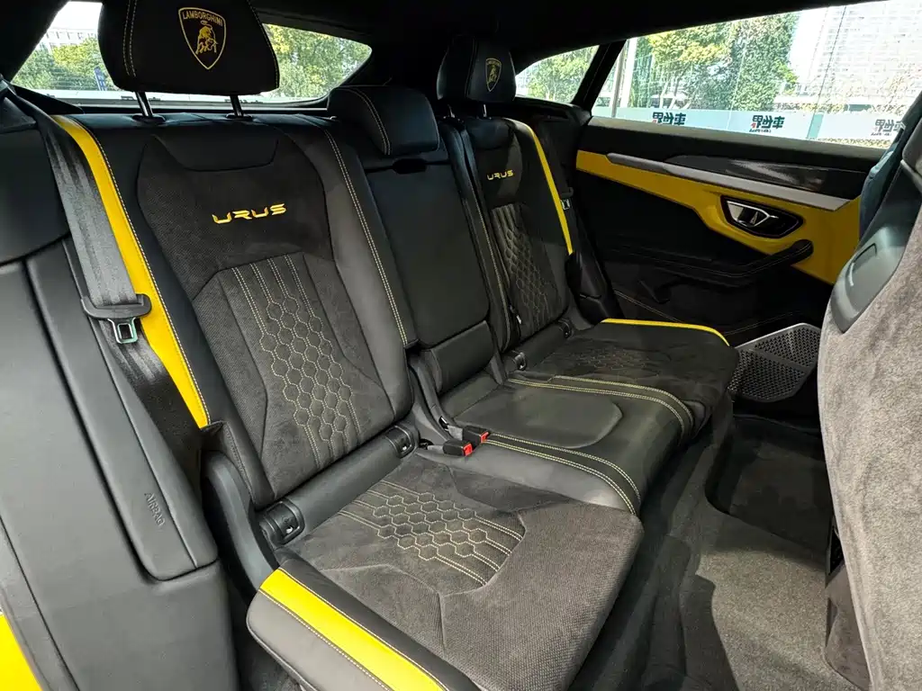 Lamborghini Urus 2024 — фото 13