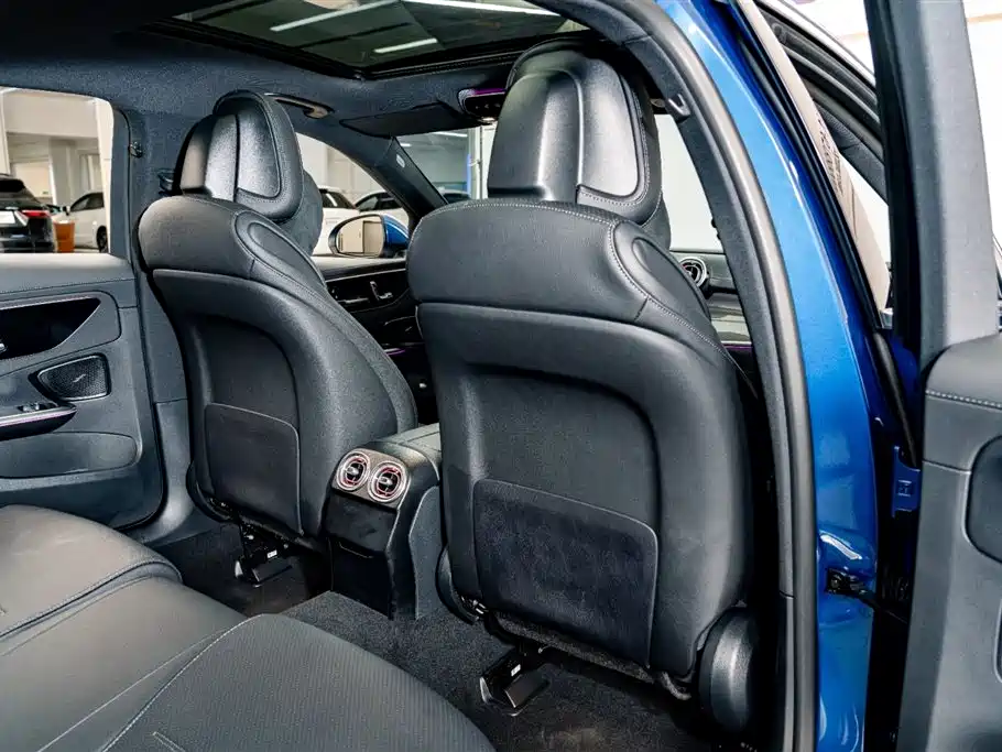 Mercedes-Benz C-Class 2023 — фото 17