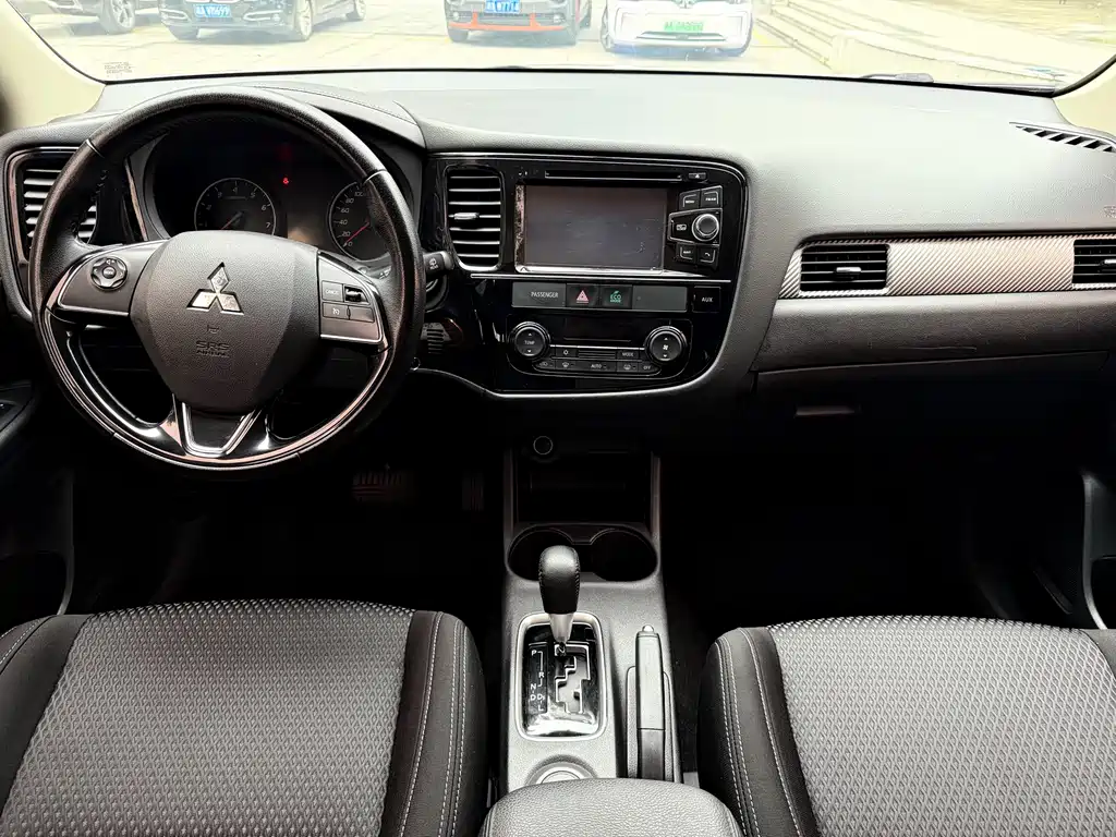 Mitsubishi Outlander 2016