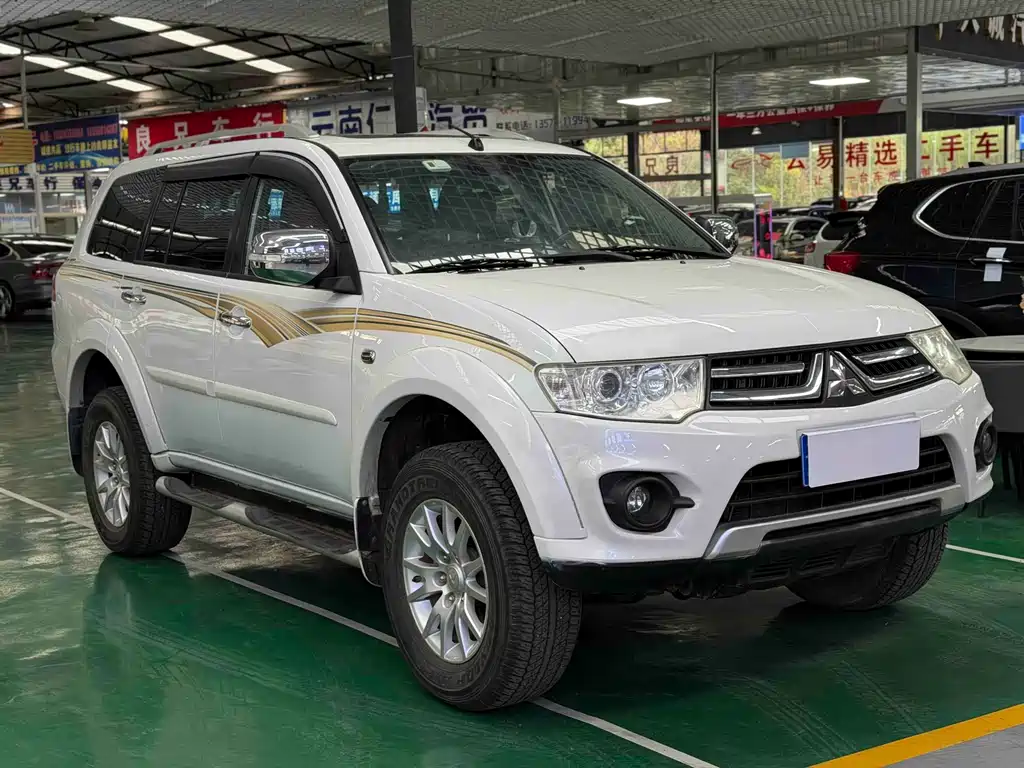 Mitsubishi Pajero Sport 2017 — фото 3