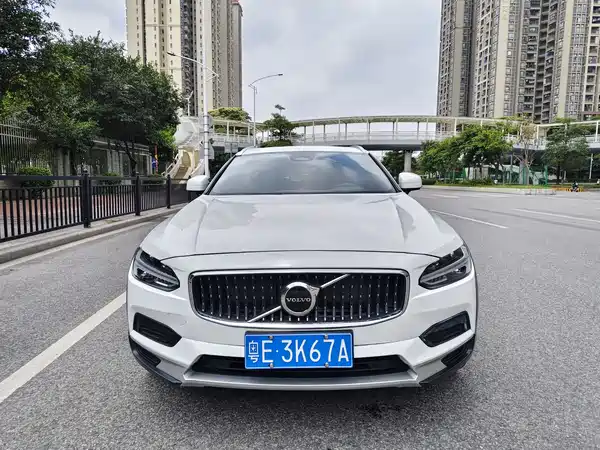 Volvo V90 2023