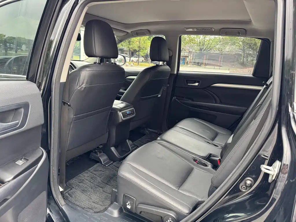 Toyota Highlander 2017 — фото 11