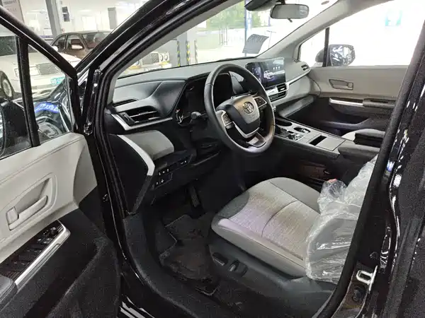 Toyota Sienna 2026