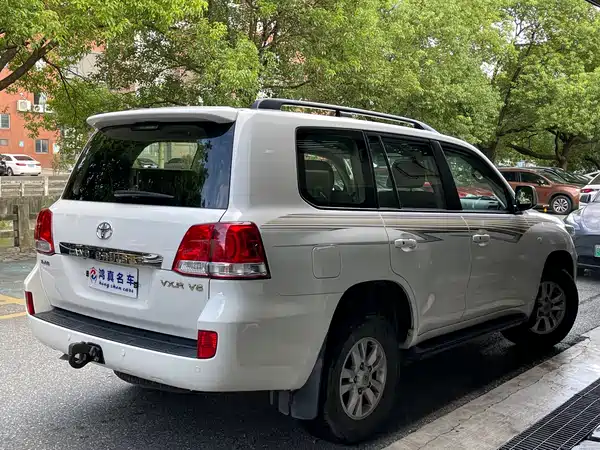 Toyota Land Cruiser 2010