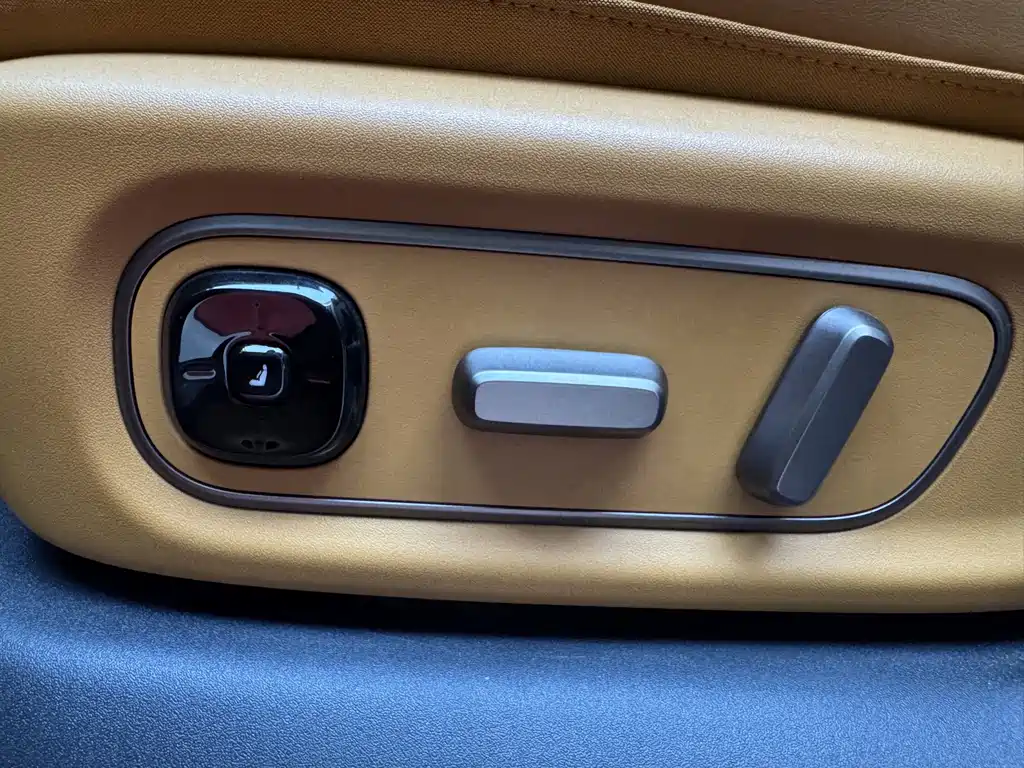 Li Auto i6 2025 — фото 17