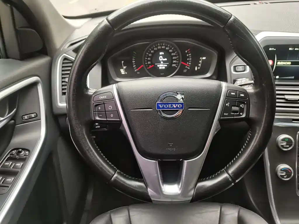 Volvo XC60 2014 — фото 16