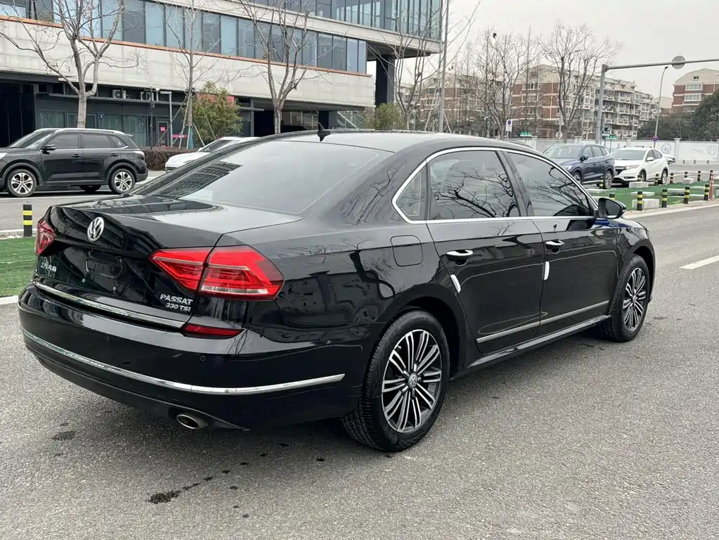 Volkswagen Passat 2018 — фото 16
