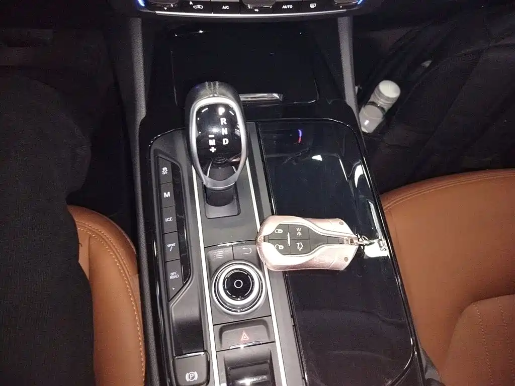 Maserati Levante 2017 — фото 14