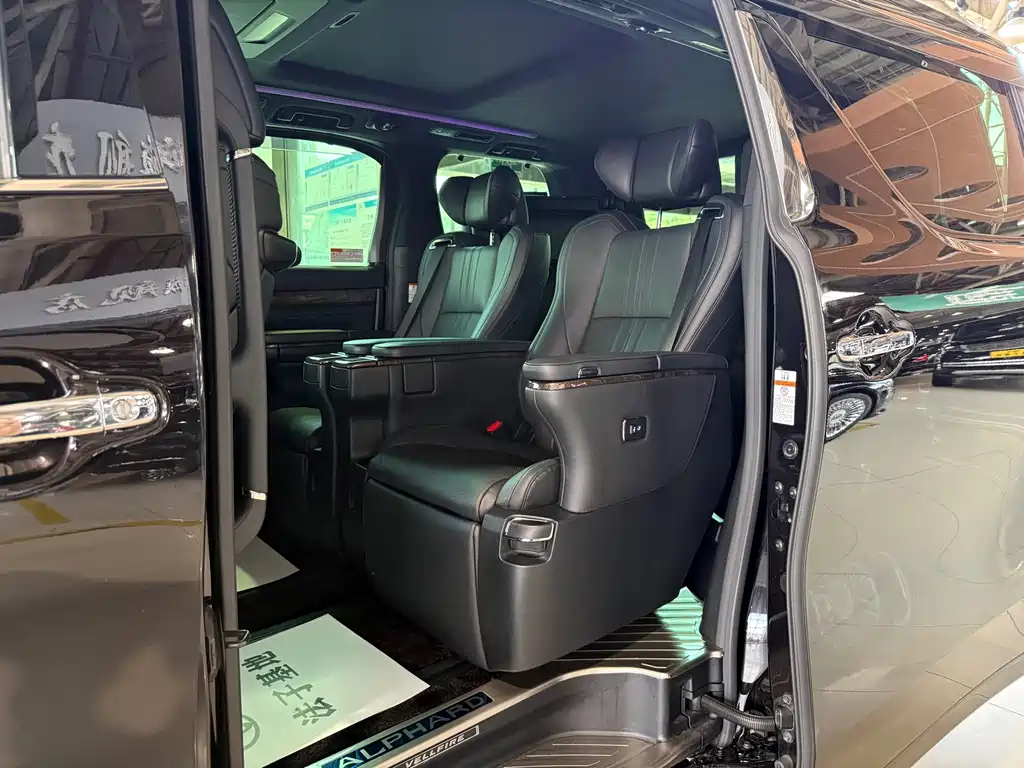 Toyota Vellfire 2021 — фото 15