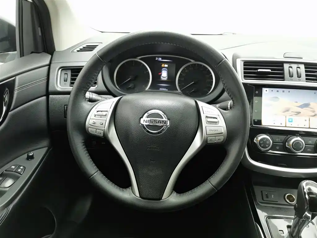Nissan Tiida 2021 — фото 11
