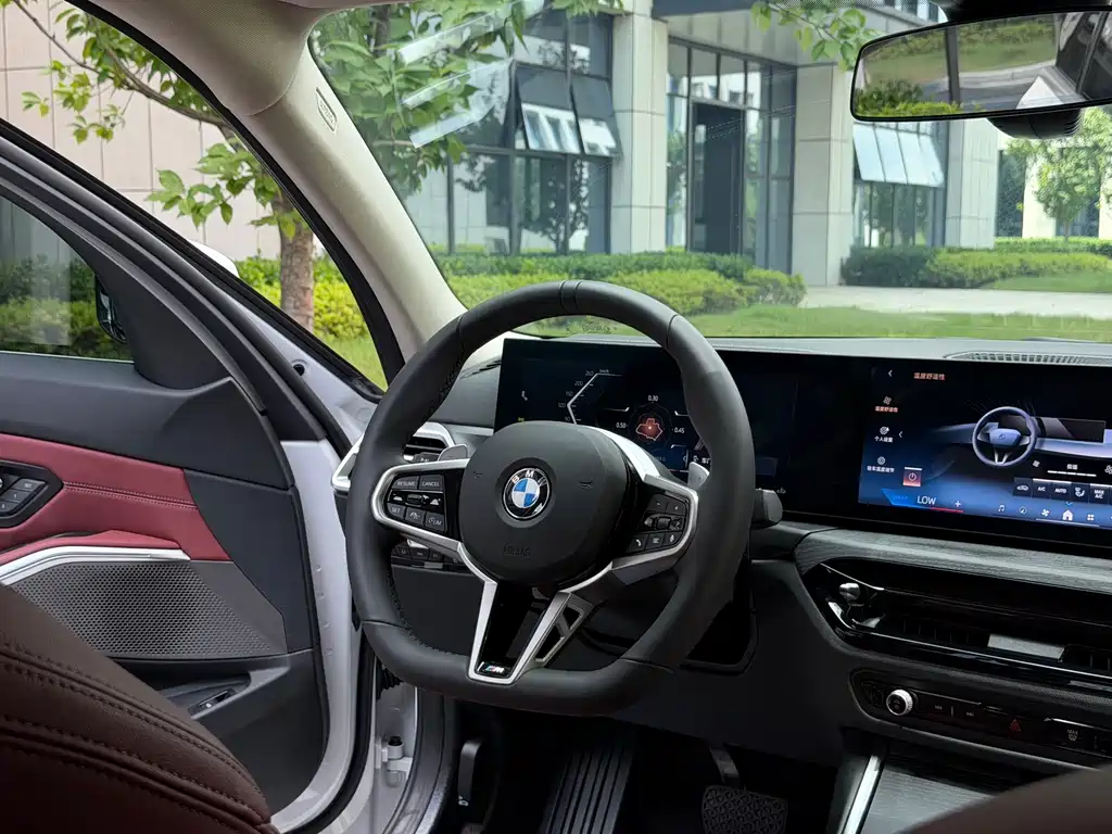 BMW 3 Series 2025 — фото 16