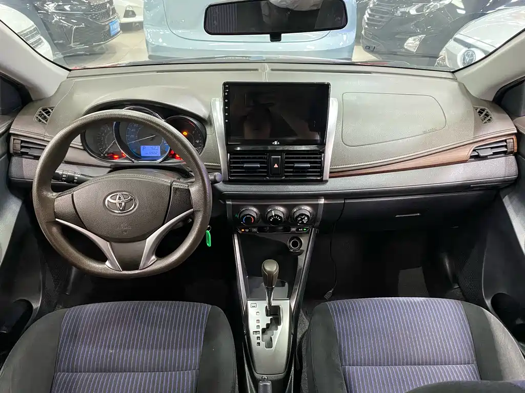Toyota Yaris L 2014