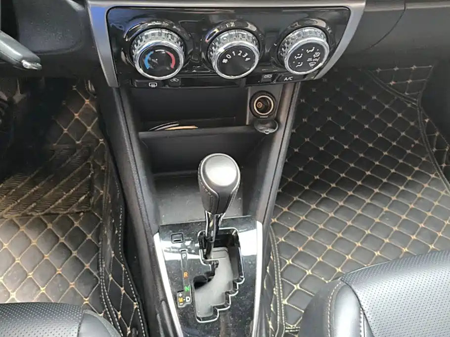 Toyota Yaris L 2020 — фото 16