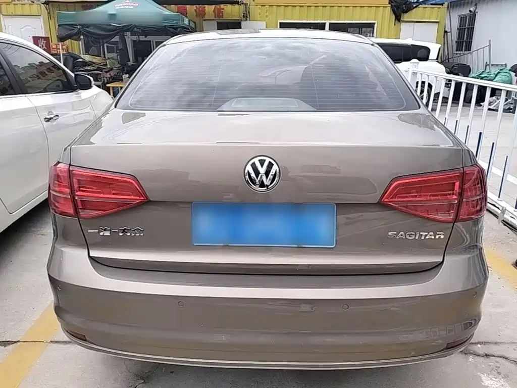 Volkswagen Sagitar 2015