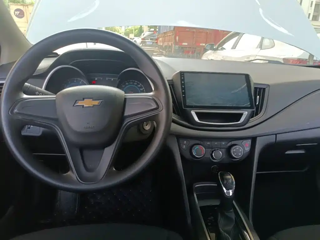 Chevrolet Cavalier 2018 — фото 10