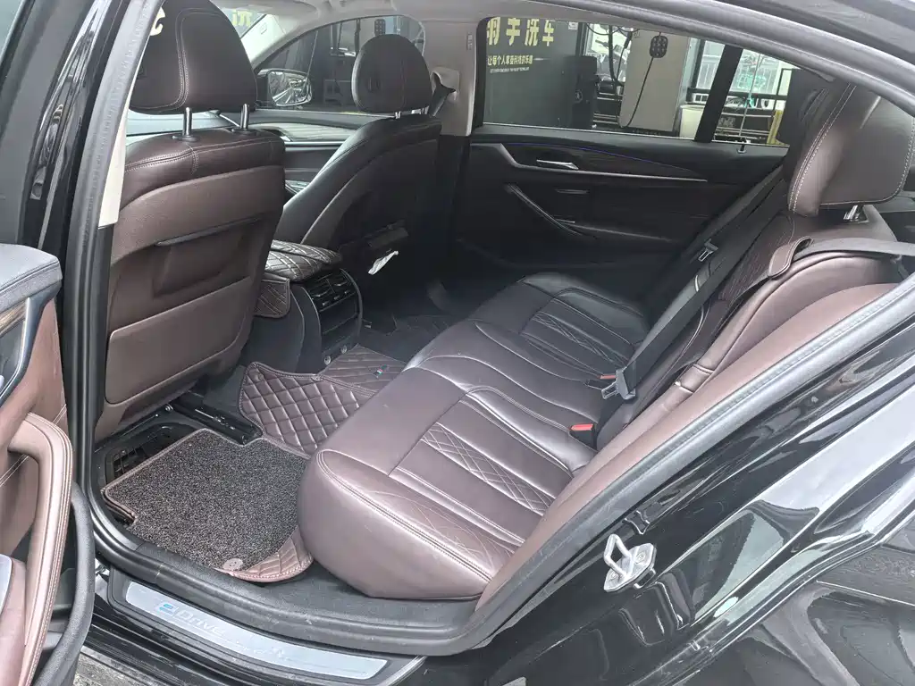 BMW 5 Series New Energy 2019 — фото 11