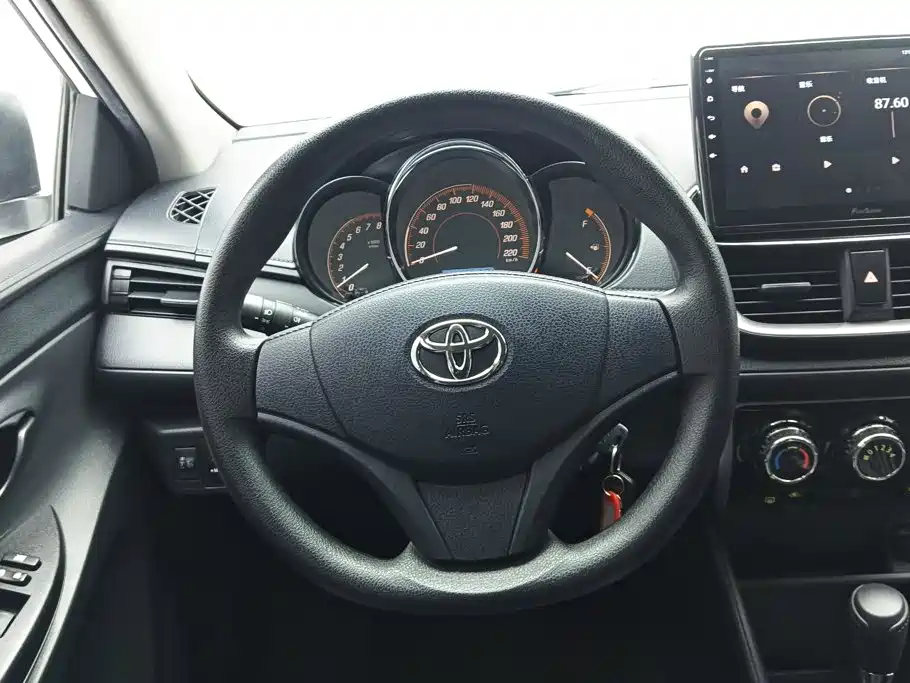 Toyota Yaris L 2021 — фото 15