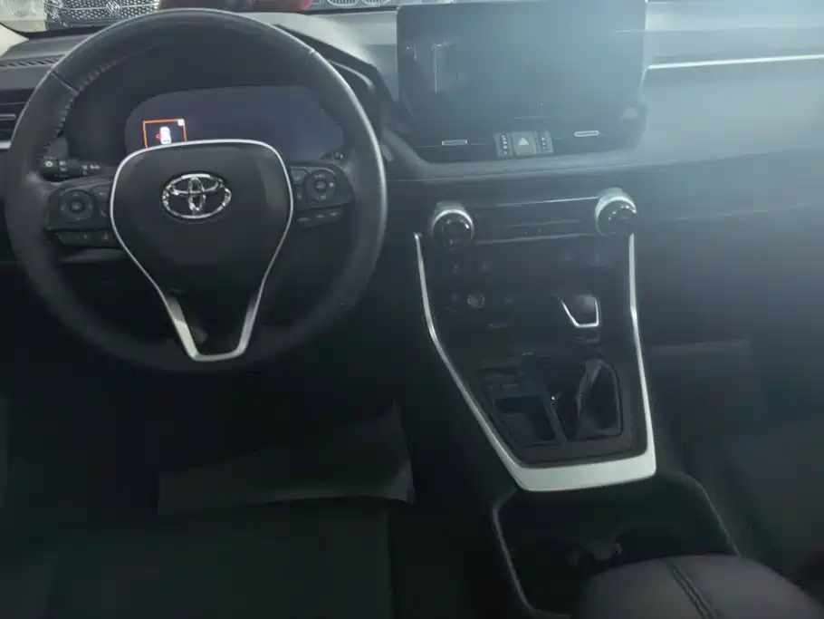 Toyota RAV4 2024 — фото 12