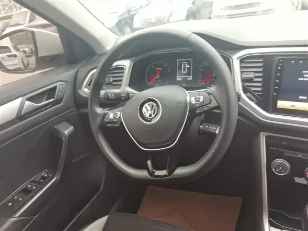 Volkswagen T-Roc 2020 — фото 11