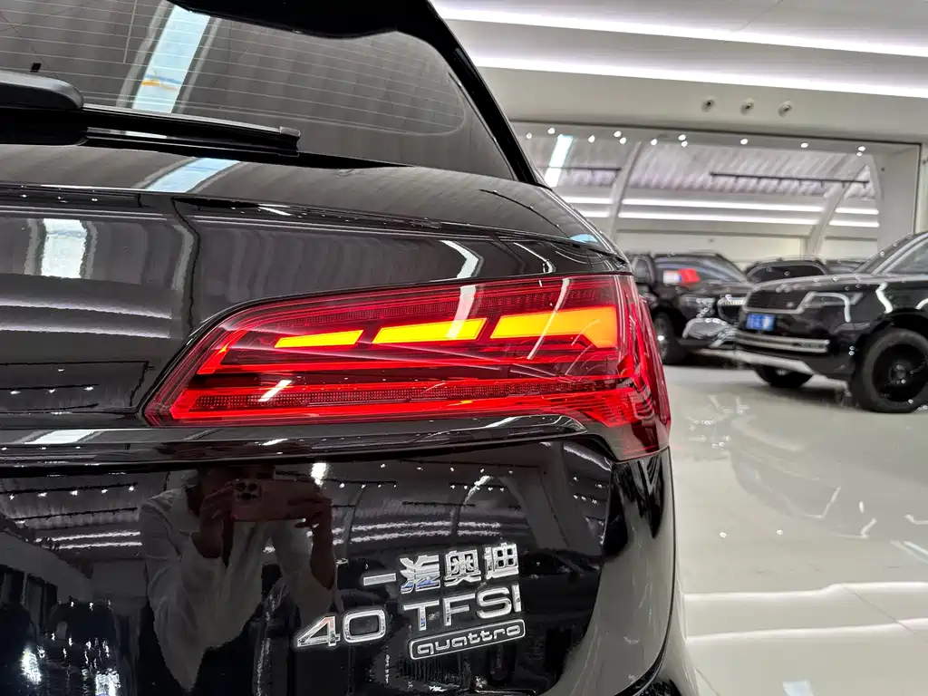 Audi Q5L 2023 — фото 36