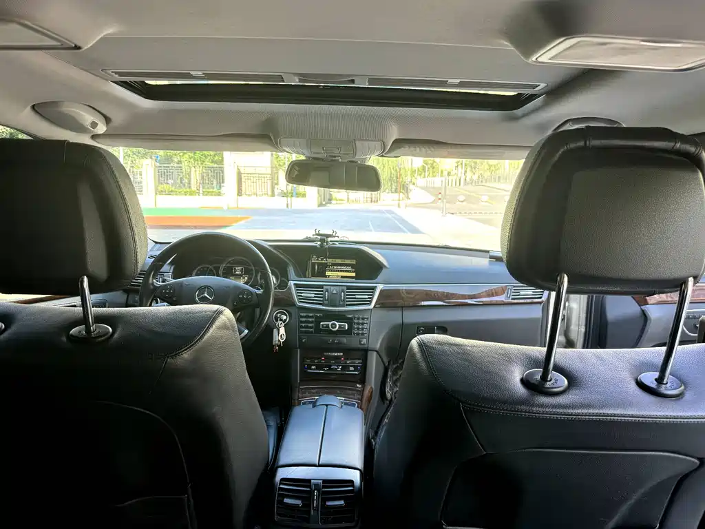 Mercedes-Benz E-Class 2012 — фото 15