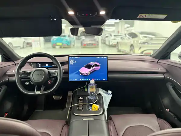Xiaomi SU7 2024