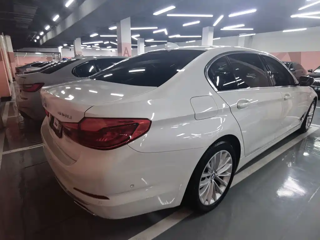BMW 5 Series 2020 — фото 9