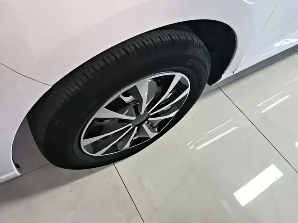 Wuling Hongguang PLUS 2022 — фото 23