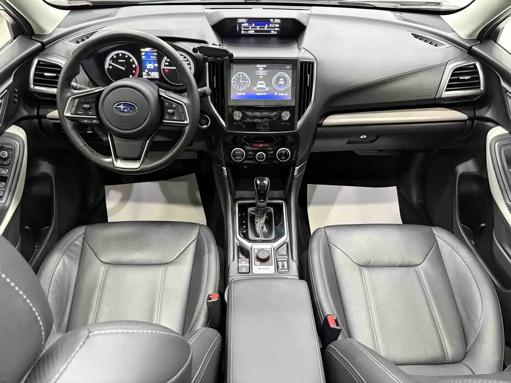 Subaru Forester 2023 — фото 13