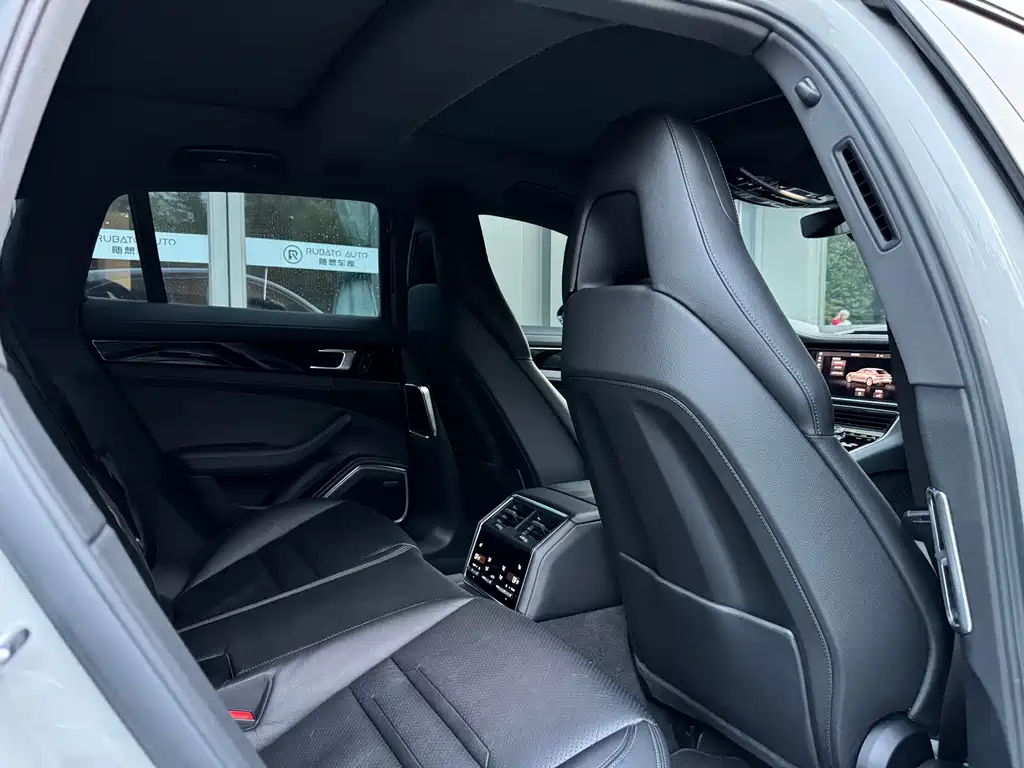Porsche Panamera 2021