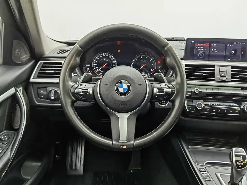 BMW 3 Series 2019 — фото 11