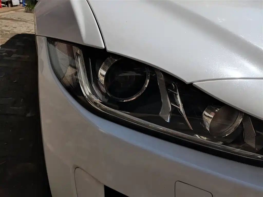 Jaguar XE 2017 — фото 7