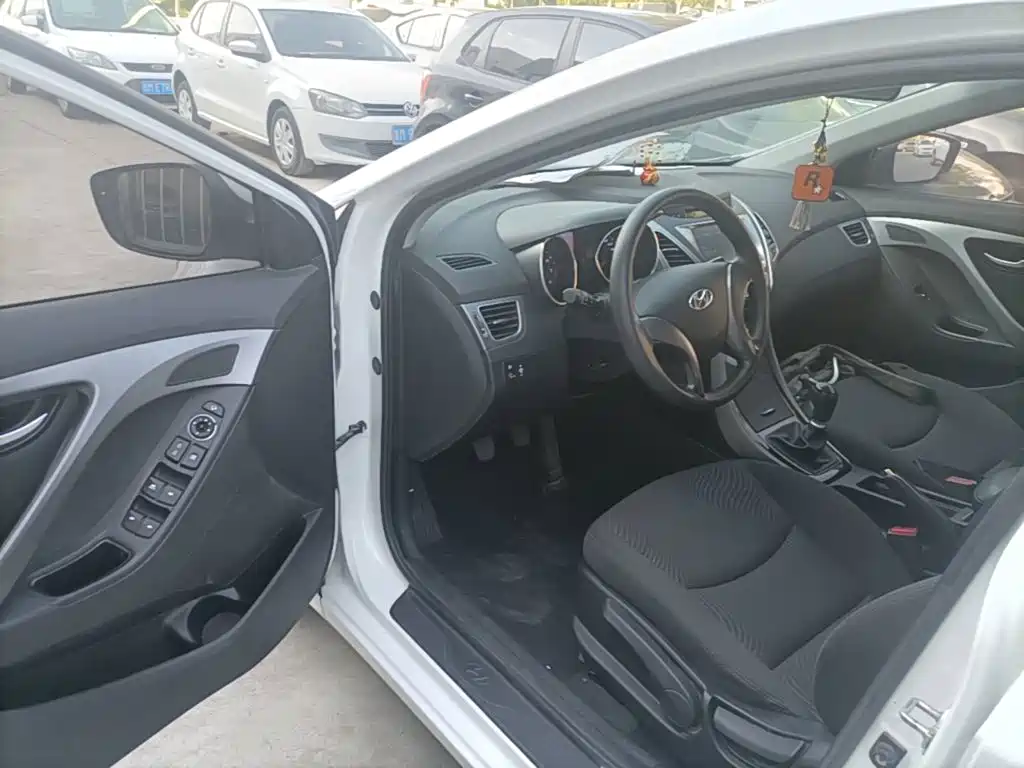 Hyundai Elantra Langdong 2016 — фото 16