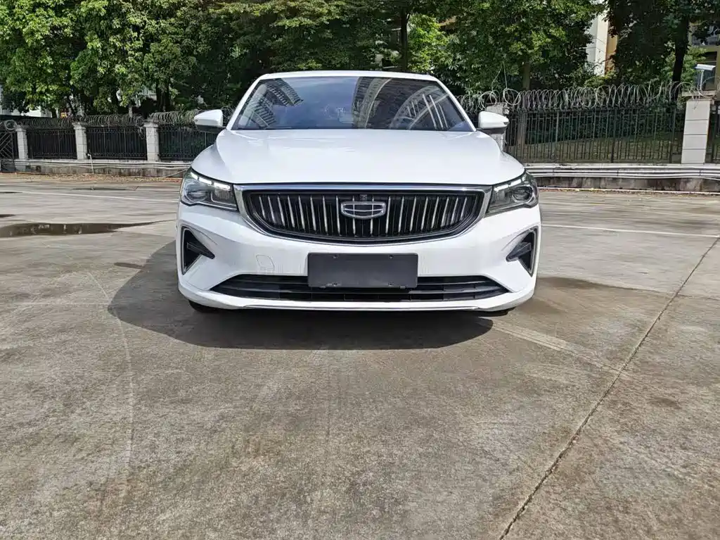 Geely Emgrand 2021