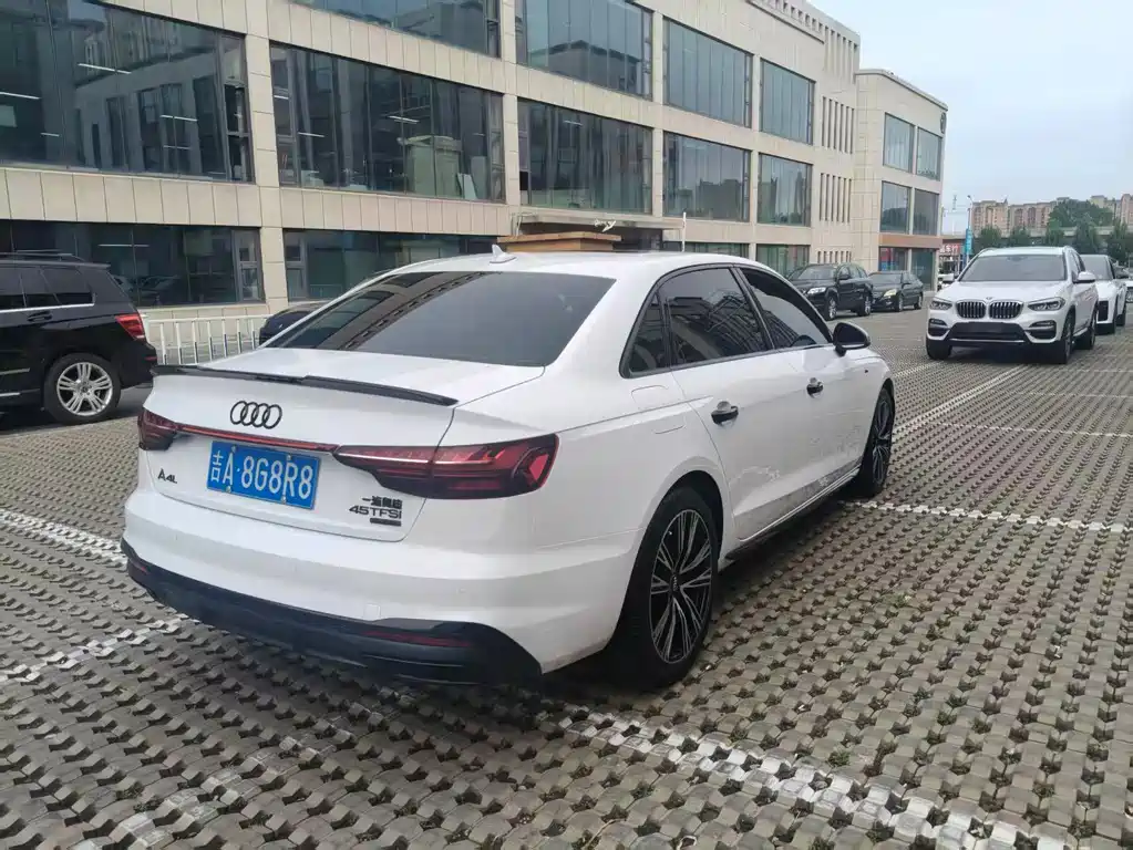 Audi A4L 2021 — фото 8